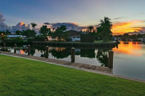 Casa en alquiler en Hallandale Beach, Florida, 4 dormitorios, 310.29 m2 № 2033687 - foto 6