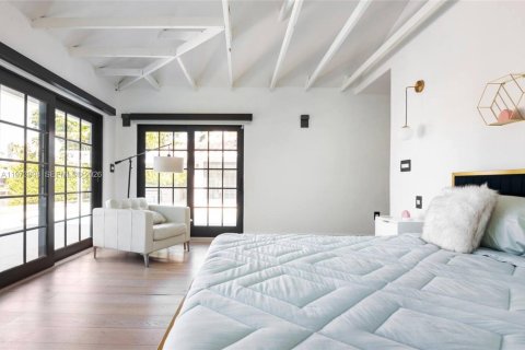 Casa en alquiler en Hallandale Beach, Florida, 4 dormitorios, 310.29 m2 № 2033687 - foto 25