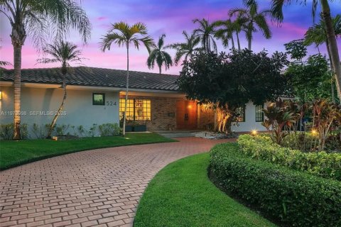 Casa en alquiler en Hallandale Beach, Florida, 4 dormitorios, 310.29 m2 № 2033687 - foto 4