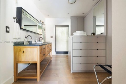 Casa en alquiler en Hallandale Beach, Florida, 4 dormitorios, 310.29 m2 № 2033687 - foto 27