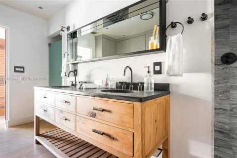 Casa en alquiler en Hallandale Beach, Florida, 4 dormitorios, 310.29 m2 № 2033687 - foto 20