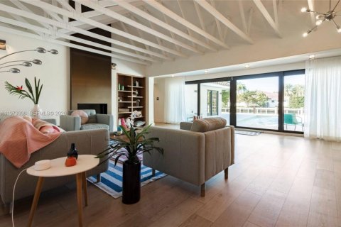 Casa en alquiler en Hallandale Beach, Florida, 4 dormitorios, 310.29 m2 № 2033687 - foto 14