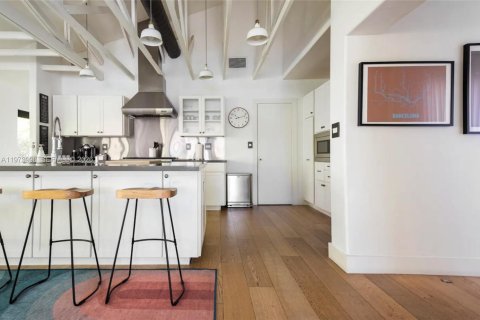 Casa en alquiler en Hallandale Beach, Florida, 4 dormitorios, 310.29 m2 № 2033687 - foto 24