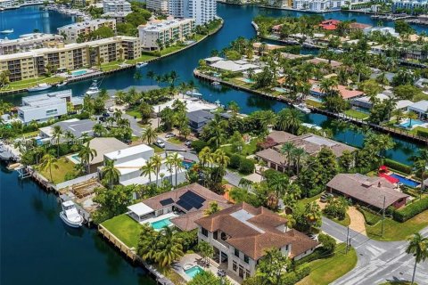 Casa en alquiler en Hallandale Beach, Florida, 4 dormitorios, 310.29 m2 № 2033687 - foto 11