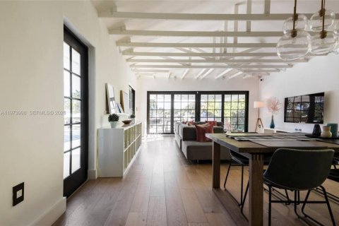 Casa en alquiler en Hallandale Beach, Florida, 4 dormitorios, 310.29 m2 № 2033687 - foto 18