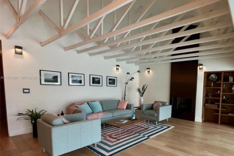 Casa en alquiler en Hallandale Beach, Florida, 4 dormitorios, 310.29 m2 № 2033687 - foto 13