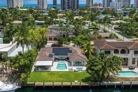 Casa en alquiler en Hallandale Beach, Florida, 4 dormitorios, 310.29 m2 № 2033687 - foto 2