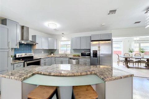 Купить коммерческую недвижимость в Овьедо, Флорида 269.88м2, № 2216353 - фото 13