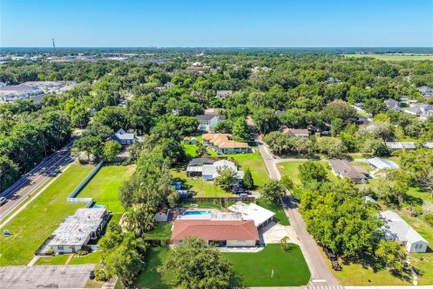 Immobilier commercial à Oviedo, Floride 269.88 m2 № 2216353