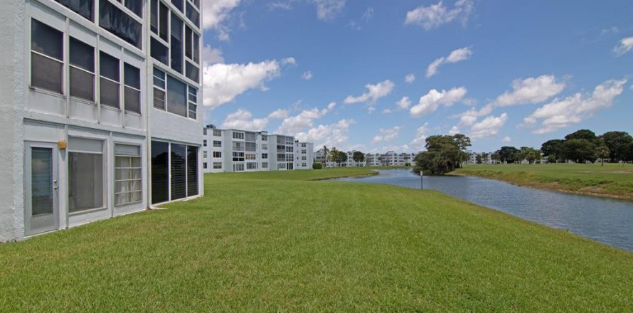 Condo in Margate, Florida, 2 bedrooms  № 703720
