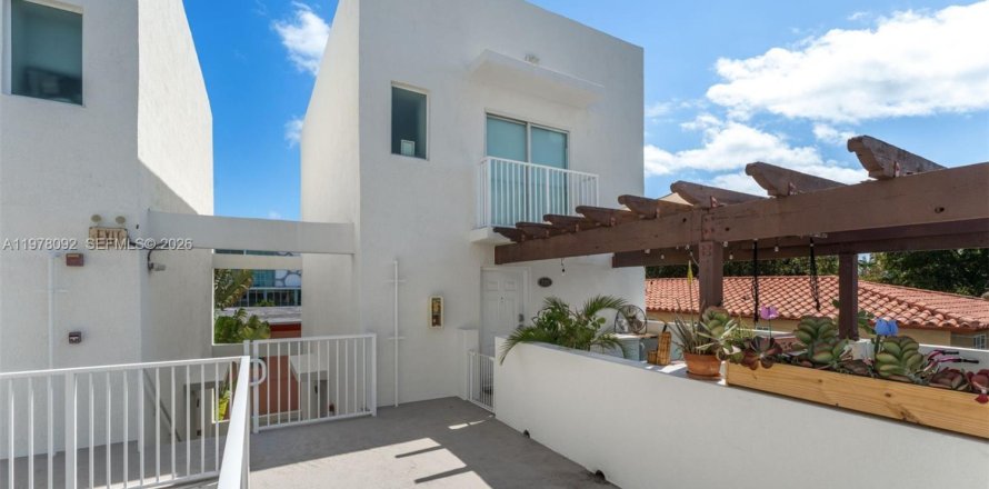 Condo à Miami Beach, Floride, 2 chambres  № 2042020