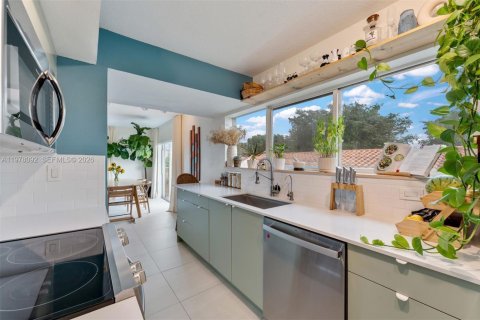 Copropriété à vendre à Miami Beach, Floride: 2 chambres, 93.27 m2 № 2042020 - photo 10