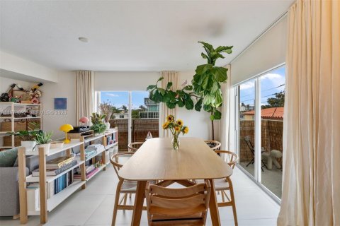 Copropriété à vendre à Miami Beach, Floride: 2 chambres, 93.27 m2 № 2042020 - photo 4