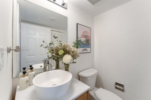 Copropriété à vendre à Miami Beach, Floride: 2 chambres, 93.27 m2 № 2042020 - photo 12