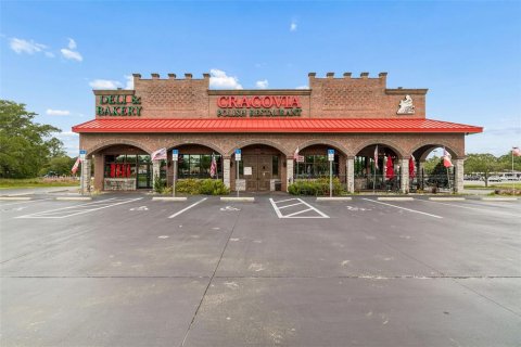 Commercial property in Spring Hill, Florida 576.74 sq.m. № 2204364