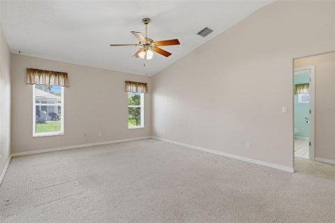 House in Leesburg, Florida 3 bedrooms, 187.66 sq.m. № 2236618 - photo 13