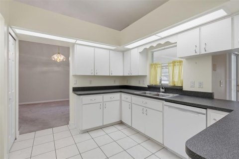 House in Leesburg, Florida 3 bedrooms, 187.66 sq.m. № 2236618 - photo 11
