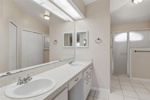House in Leesburg, Florida 3 bedrooms, 187.66 sq.m. № 2236618 - photo 17