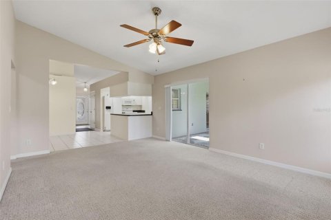 House in Leesburg, Florida 3 bedrooms, 187.66 sq.m. № 2236618 - photo 14