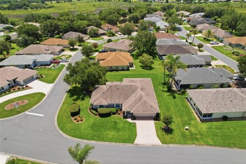 House in Leesburg, Florida 3 bedrooms, 187.66 sq.m. № 2236618 - photo 2