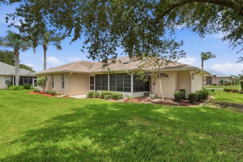 House in Leesburg, Florida 3 bedrooms, 187.66 sq.m. № 2236618 - photo 3