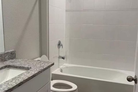 House in Clermont, Florida 4 bedrooms, 184.69 sq.m. № 1894799 - photo 7