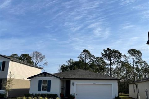 House in Clermont, Florida 4 bedrooms, 184.69 sq.m. № 1894799 - photo 1