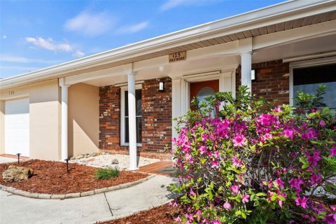 House in Port Charlotte, Florida 3 bedrooms, 146.32 sq.m. № 1760488 - photo 1