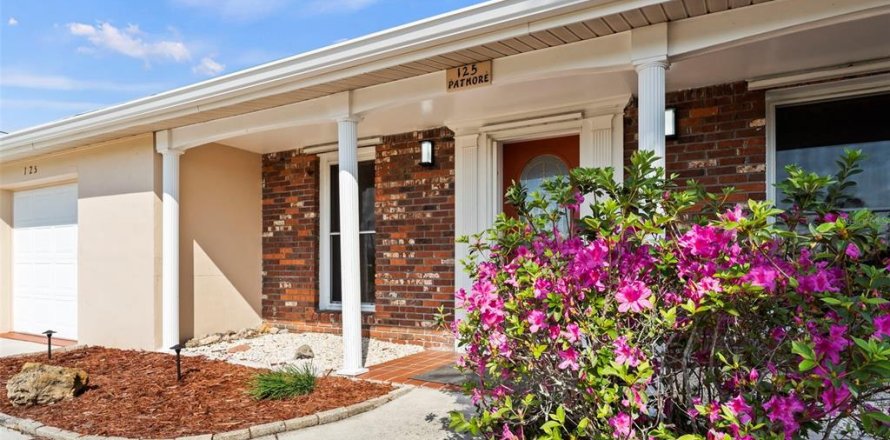 House in Port Charlotte, Florida 3 bedrooms, 146.32 sq.m. № 1760488