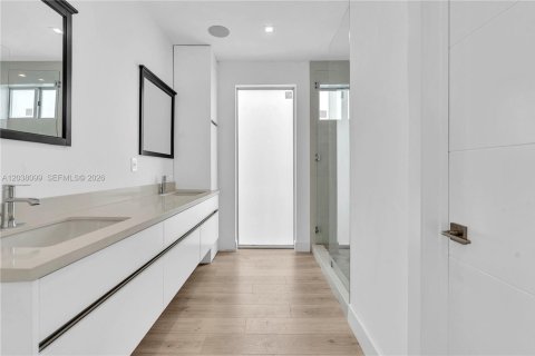 Купить виллу или дом в Майами, Флорида 5 спален, 301.19м2, № 2155066 - фото 21