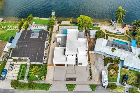 Купить виллу или дом в Майами, Флорида 5 спален, 301.19м2, № 2155066 - фото 7
