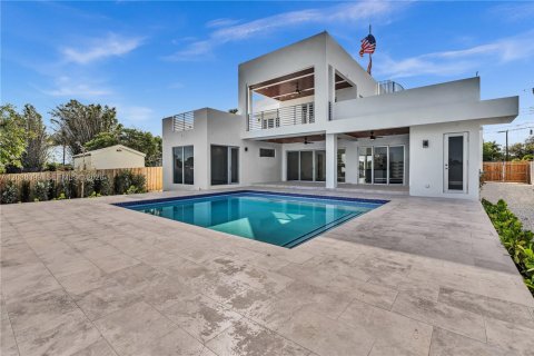 Купить виллу или дом в Майами, Флорида 5 спален, 301.19м2, № 2155066 - фото 23