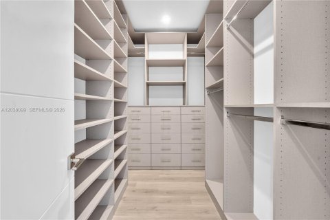 Купить виллу или дом в Майами, Флорида 5 спален, 301.19м2, № 2155066 - фото 22