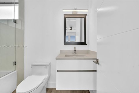 Купить виллу или дом в Майами, Флорида 5 спален, 301.19м2, № 2155066 - фото 16