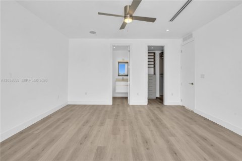 Купить виллу или дом в Майами, Флорида 5 спален, 301.19м2, № 2155066 - фото 17