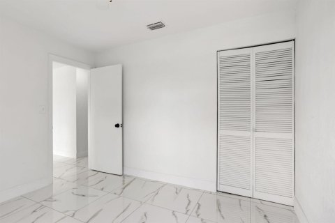 House in Pompano Beach, Florida 3 bedrooms, 115.94 sq.m. № 2083541 - photo 18