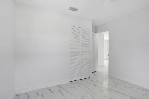 House in Pompano Beach, Florida 3 bedrooms, 115.94 sq.m. № 2083541 - photo 20