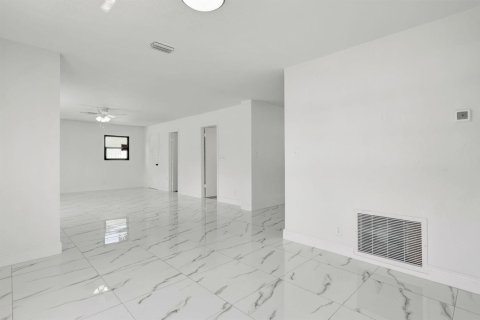 House in Pompano Beach, Florida 3 bedrooms, 115.94 sq.m. № 2083541 - photo 14