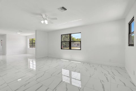 House in Pompano Beach, Florida 3 bedrooms, 115.94 sq.m. № 2083541 - photo 8