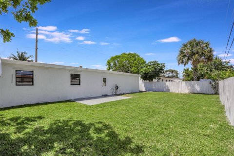 House in Pompano Beach, Florida 3 bedrooms, 115.94 sq.m. № 2083541 - photo 26