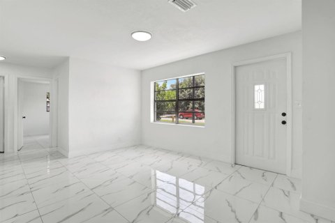 House in Pompano Beach, Florida 3 bedrooms, 115.94 sq.m. № 2083541 - photo 5