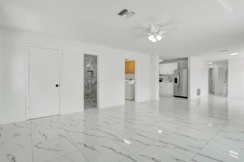 House in Pompano Beach, Florida 3 bedrooms, 115.94 sq.m. № 2083541 - photo 7