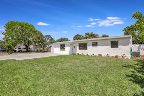 House in Pompano Beach, Florida 3 bedrooms, 115.94 sq.m. № 2083541 - photo 3