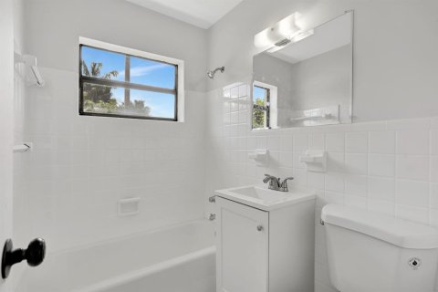 House in Pompano Beach, Florida 3 bedrooms, 115.94 sq.m. № 2083541 - photo 16