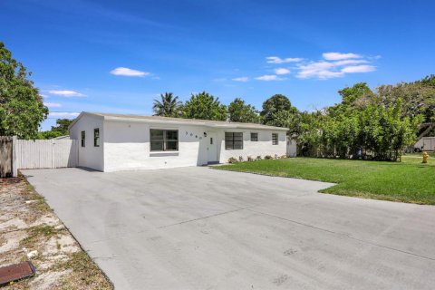 House in Pompano Beach, Florida 3 bedrooms, 115.94 sq.m. № 2083541 - photo 2