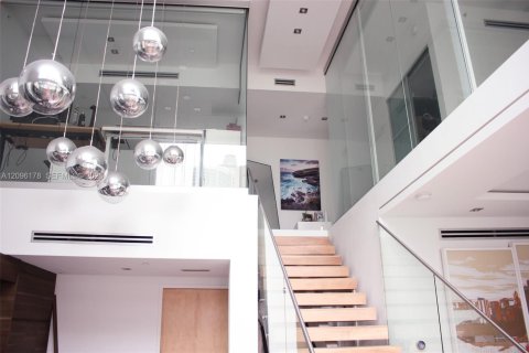 Copropriété à louer à Miami, Floride: 2 chambres, 95.6 m2 № 2386888 - photo 2