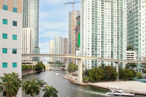 Copropriété à louer à Miami, Floride: 2 chambres, 95.6 m2 № 2386888 - photo 13