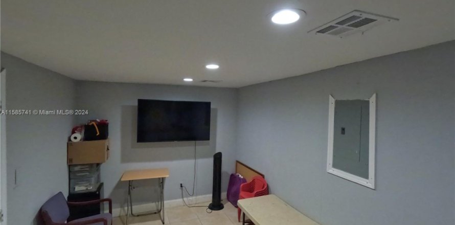 Propiedad comercial en North Miami Beach, Florida № 1172143