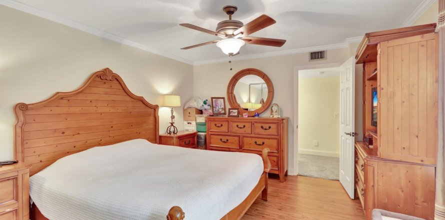 Townhouse in Royal Palm Beach, Florida 2 bedrooms, 129.88 sq.m. № 978821