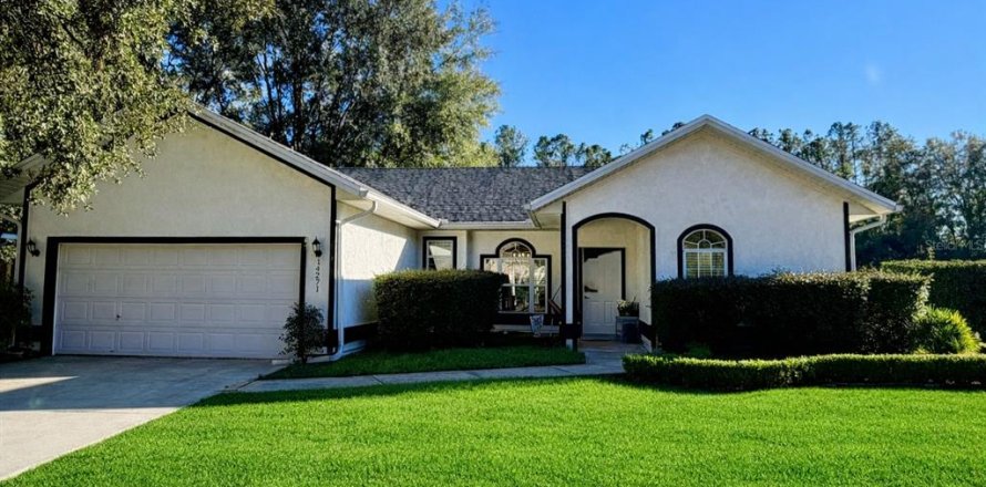 House in Newberry, Florida 4 bedrooms, 136.01 sq.m. № 2341901